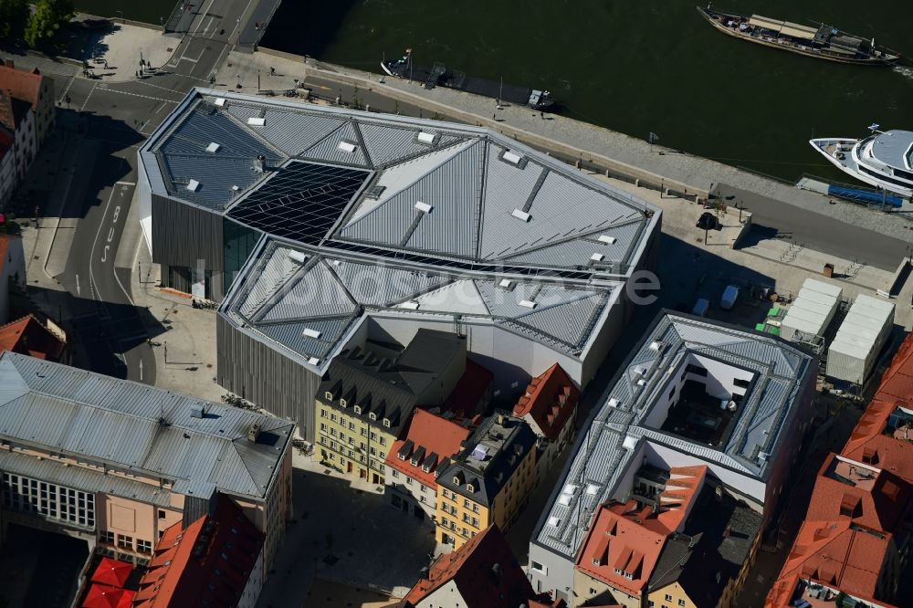 Regensburg aus der Vogelperspektive: Museums- Gebäude- Ensemble Haus der Bayerischen Geschichte - Museum in Regensburg im Bundesland Bayern, Deutschland