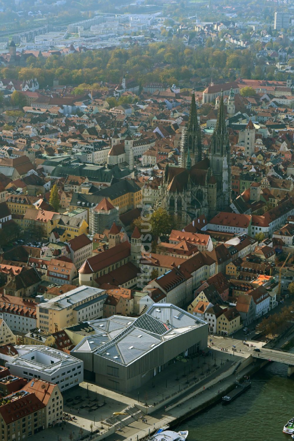 Luftaufnahme Regensburg - Museums- Gebäude- Ensemble Haus der Bayerischen Geschichte in Regensburg im Bundesland Bayern, Deutschland