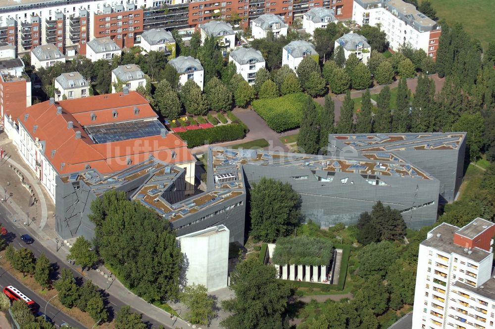 Berlin aus der Vogelperspektive: Museums- Gebäude- Ensemble Jüdisches Museum an der Lindenstraße in Berlin