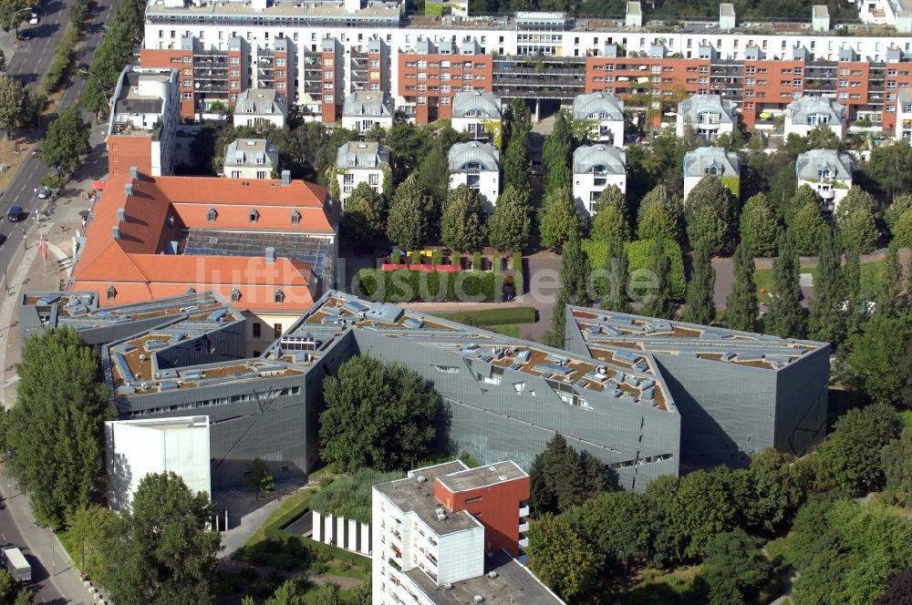 Luftbild Berlin - Museums- Gebäude- Ensemble Jüdisches Museum an der Lindenstraße in Berlin