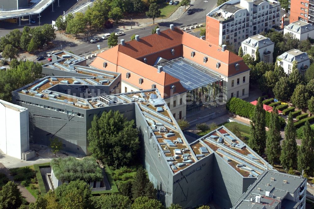 Luftaufnahme Berlin - Museums- Gebäude- Ensemble Jüdisches Museum an der Lindenstraße in Berlin