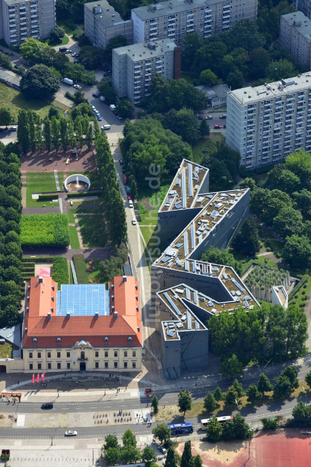 Berlin aus der Vogelperspektive: Museums- Gebäude- Ensemble Jüdisches Museum an der Lindenstraße in Berlin