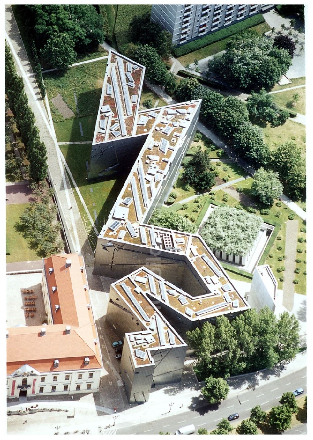 Luftbild Berlin - Museums- Gebäude- Ensemble Jüdisches Museum an der Lindenstraße in Berlin