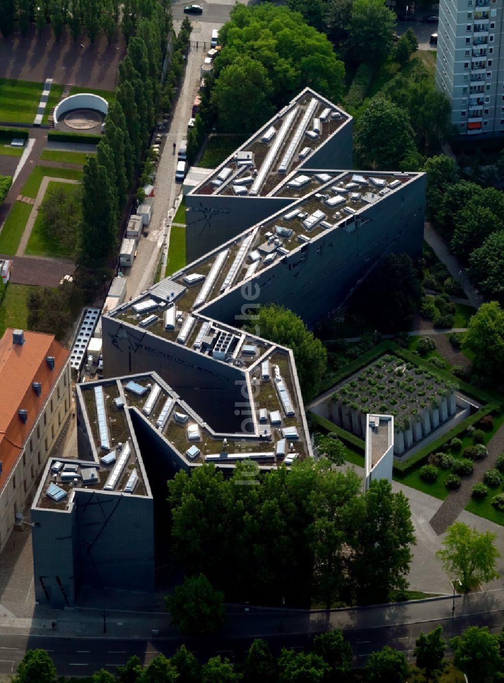 Berlin aus der Vogelperspektive: Museums- Gebäude- Ensemble Jüdisches Museum an der Lindenstraße in Berlin