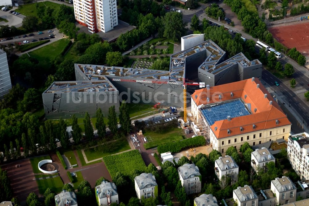 Luftaufnahme Berlin - Museums- Gebäude- Ensemble Jüdisches Museum an der Lindenstraße in Berlin