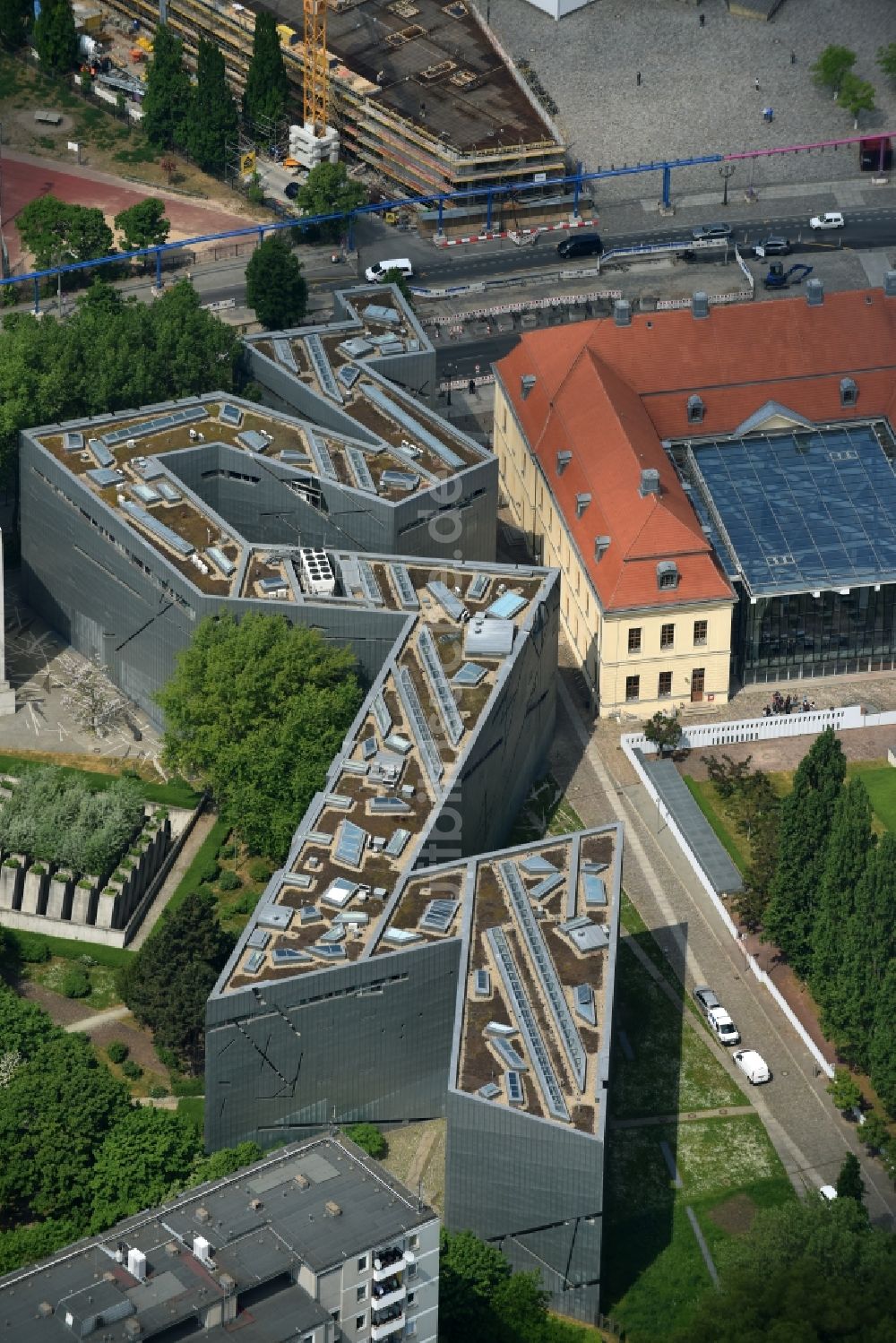 Luftaufnahme Berlin - Museums- Gebäude- Ensemble Jüdisches Museum an der Lindenstraße in Berlin