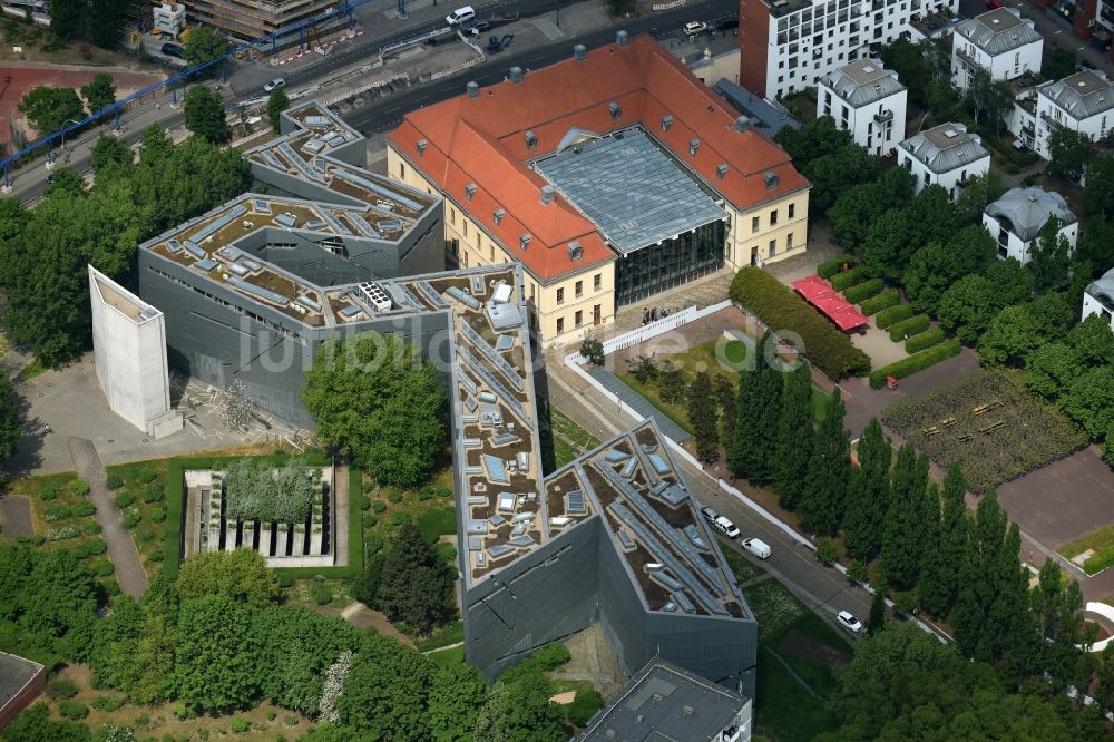 Luftaufnahme Berlin - Museums- Gebäude- Ensemble Jüdisches Museum an der Lindenstraße in Berlin