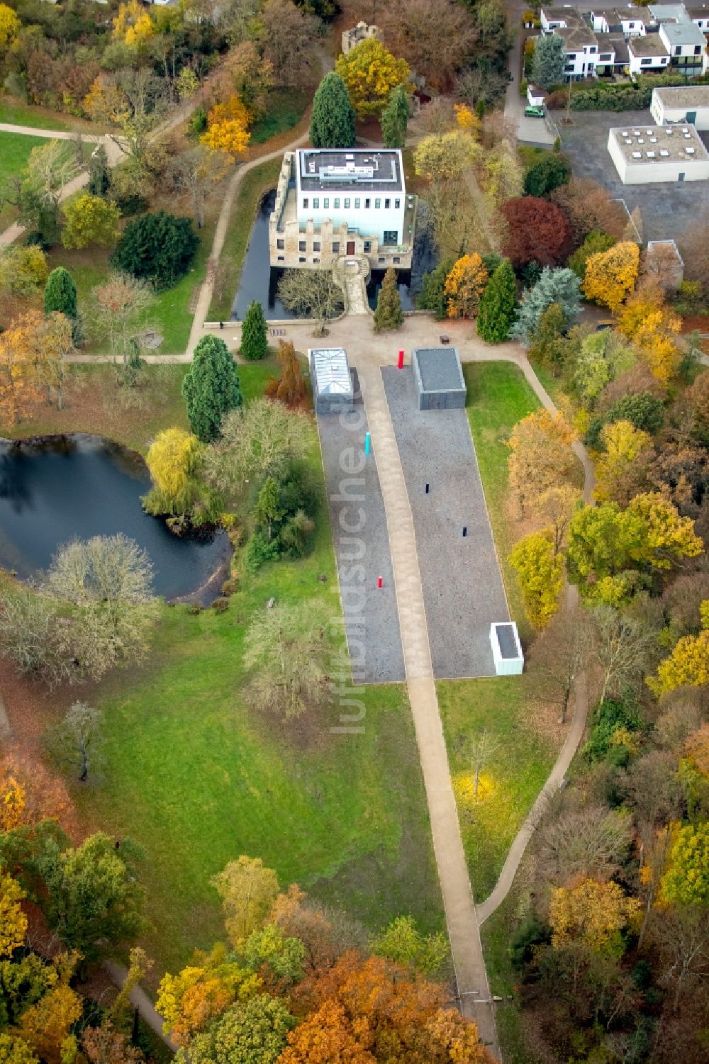 Luftbild Bochum - Museums- Gebäude- Ensemble KUBUS an der ehermaligen Wasserschloß- Ruine an der Nevelstraße in Bochum im Bundesland Nordrhein-Westfalen