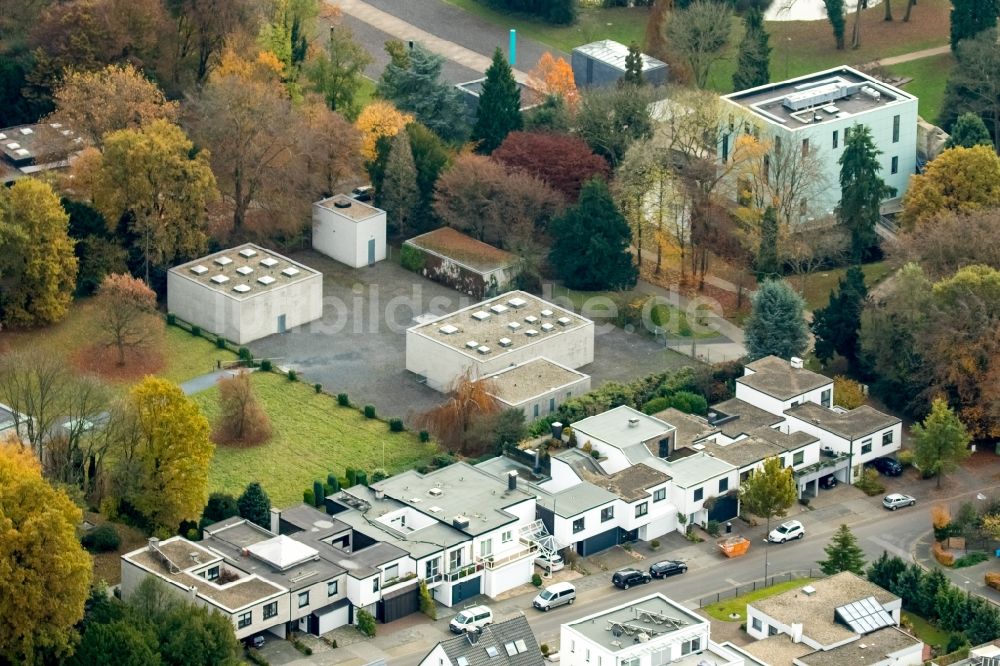 Bochum von oben - Museums- Gebäude- Ensemble KUBUS an der ehermaligen Wasserschloß- Ruine an der Nevelstraße in Bochum im Bundesland Nordrhein-Westfalen