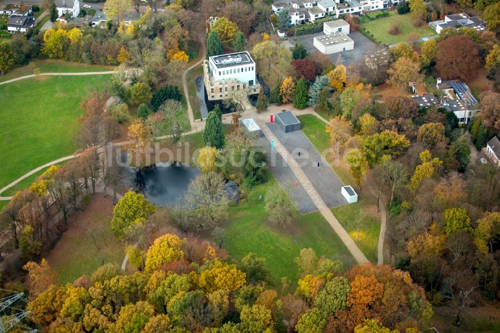 Luftaufnahme Bochum - Museums- Gebäude- Ensemble KUBUS an der ehermaligen Wasserschloß- Ruine an der Nevelstraße in Bochum im Bundesland Nordrhein-Westfalen