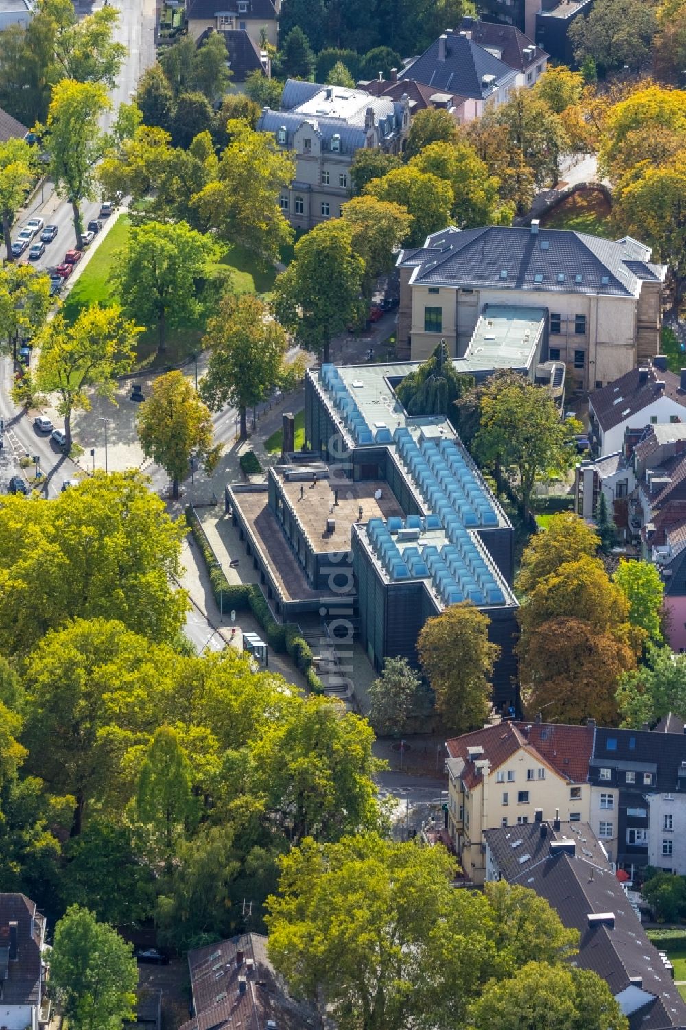 Bochum von oben - Museums- Gebäude- Ensemble Kunstmuseum Bochum an der Kortumstraße im Ortsteil Innenstadt in Bochum im Bundesland Nordrhein-Westfalen, Deutschland