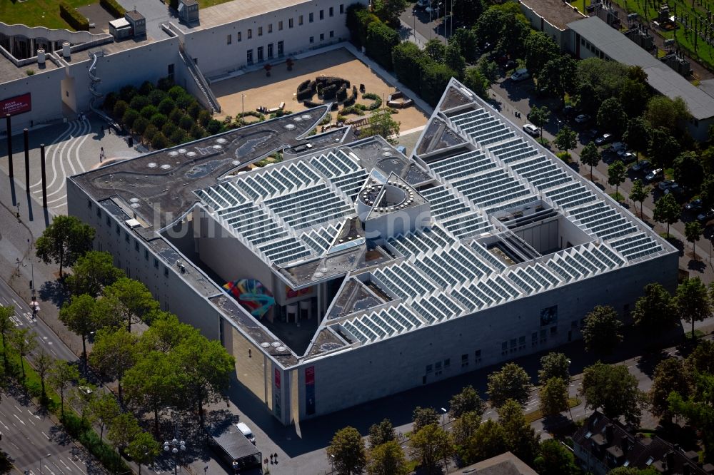 Luftbild Bonn - Museums- Gebäude- Ensemble des Kunstmuseum Bonn in Bonn, im Bundesland Nordrhein-Westfalen, Deutschland