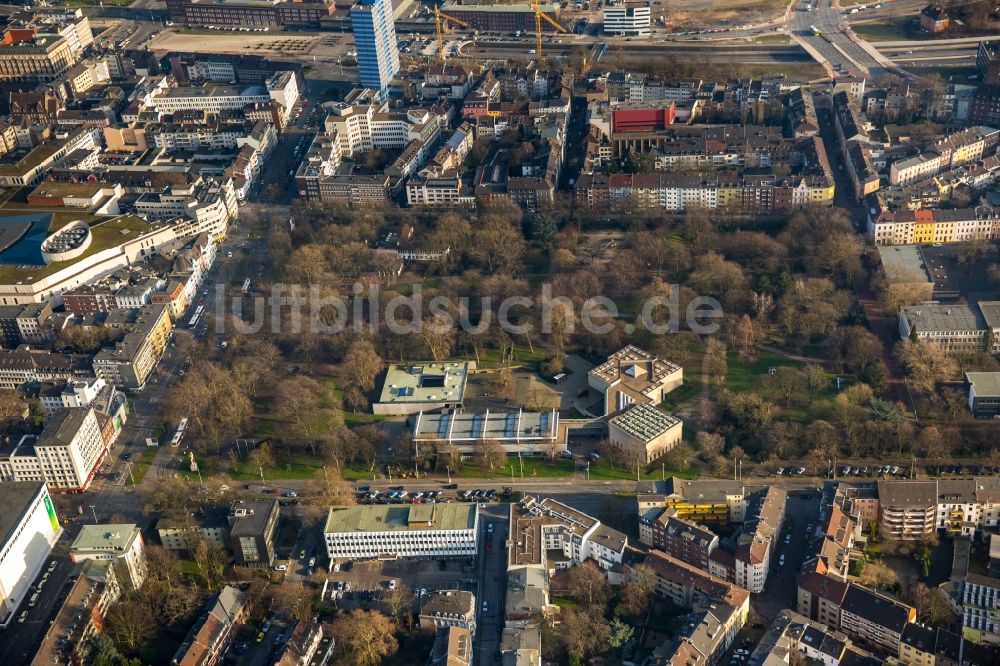 Luftbild Duisburg - Museums- Gebäude- Ensemble Lehmbruck Museum im herbstlichen Immanuel-Kant-Park in Duisburg im Bundesland Nordrhein-Westfalen