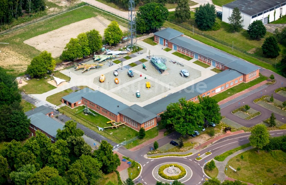 Luftbild Rechlin - Museums- Gebäude- Ensemble Luftfahrttechnisches Museum Rechlin mit Aussenausstellungsfläche in Rechlin im Bundesland Mecklenburg-Vorpommern