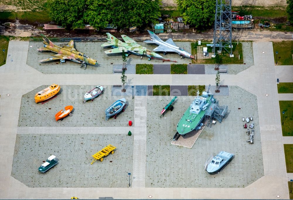 Rechlin von oben - Museums- Gebäude- Ensemble Luftfahrttechnisches Museum Rechlin mit Aussenausstellungsfläche in Rechlin im Bundesland Mecklenburg-Vorpommern