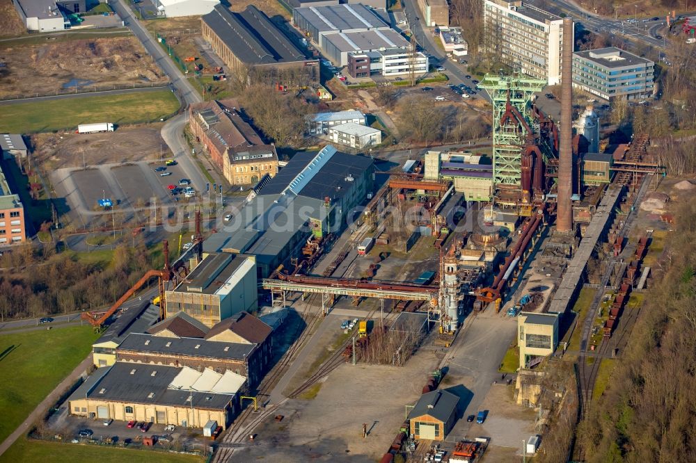 Luftaufnahme Hattingen - Museums- Gebäude- Ensemble des LWL-Industriemuseum auf dem Gelände der ehemaligen Industrieanlage Henrichshütte in Hattingen im Bundesland Nordrhein-Westfalen