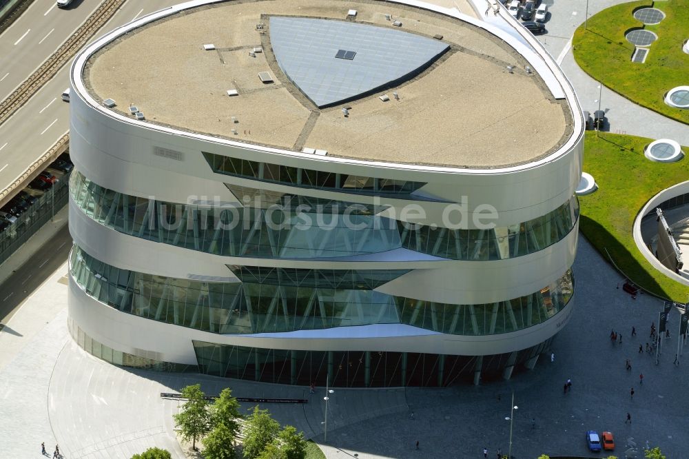 Stuttgart von oben - Museums- Gebäude- Ensemble Mercedes-Benz Museum an der Mercedesstraße in Stuttgart im Bundesland Baden-Württemberg