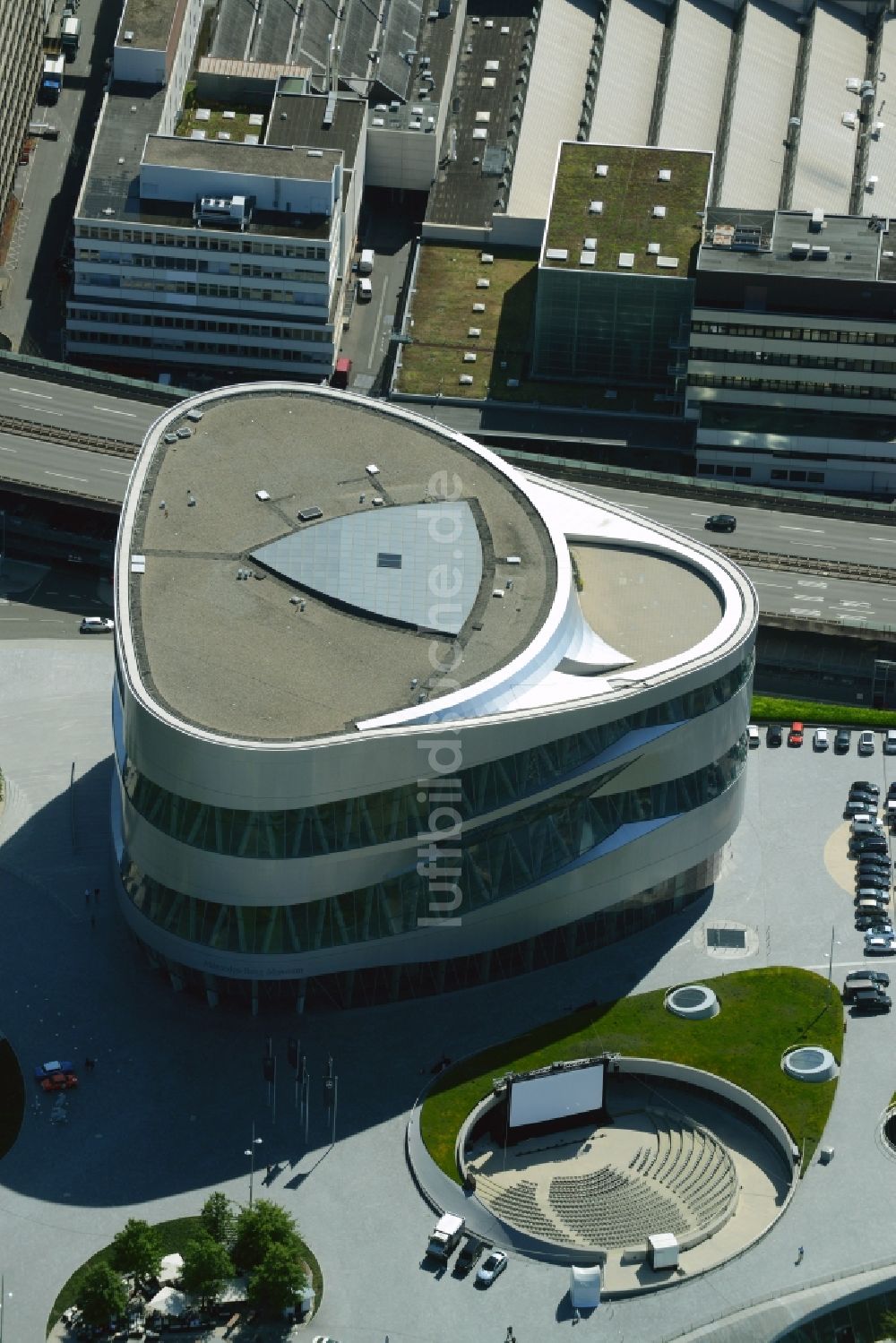 Luftbild Stuttgart - Museums- Gebäude- Ensemble Mercedes-Benz Museum an der Mercedesstraße in Stuttgart im Bundesland Baden-Württemberg