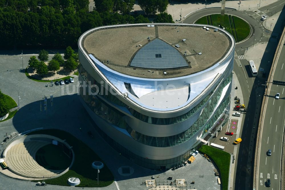 Luftbild Stuttgart - Museums- Gebäude- Ensemble Mercedes-Benz Museum in Untertürkheim in Stuttgart im Bundesland Baden-Württemberg, Deutschland