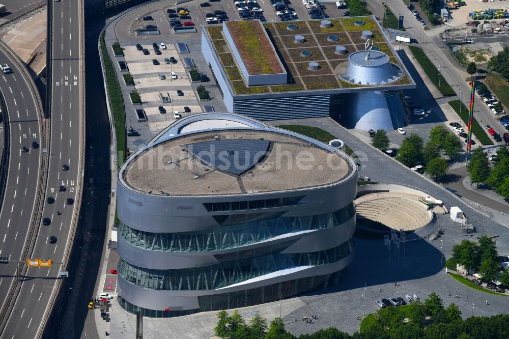 Stuttgart von oben - Museums- Gebäude- Ensemble Mercedes-Benz Museum in Untertürkheim in Stuttgart im Bundesland Baden-Württemberg, Deutschland