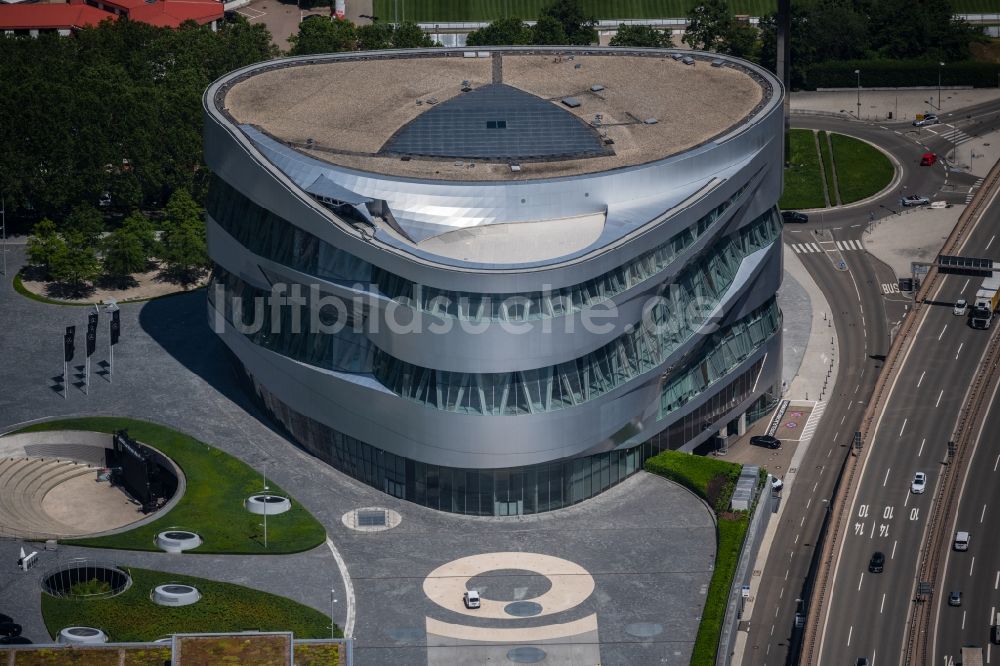 Luftbild Stuttgart - Museums- Gebäude- Ensemble Mercedes-Benz Museum in Untertürkheim in Stuttgart im Bundesland Baden-Württemberg, Deutschland