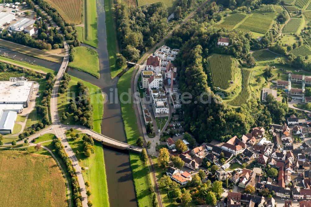 Riegel am Kaiserstuhl von oben - Museums- Gebäude- Ensemble Messmer Riegel in Riegel am Kaiserstuhl im Bundesland Baden-Württemberg, Deutschland