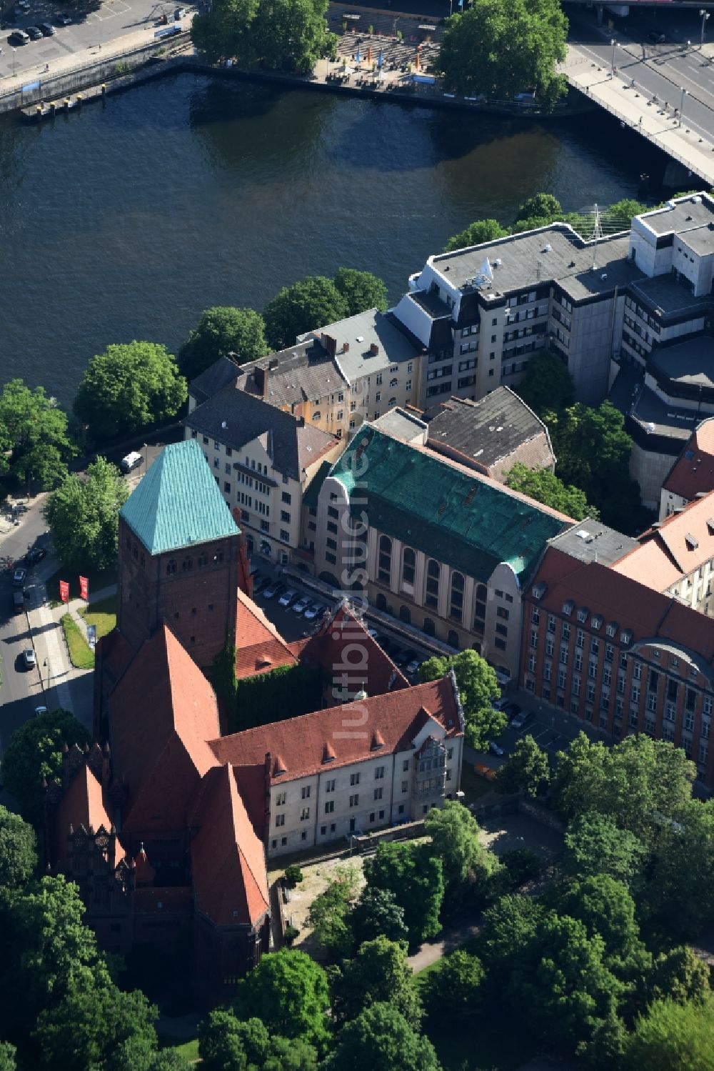 Luftaufnahme Berlin - Museums- Gebäude- Ensemble Märkisches Museum Am Köllnischen Park in Berlin