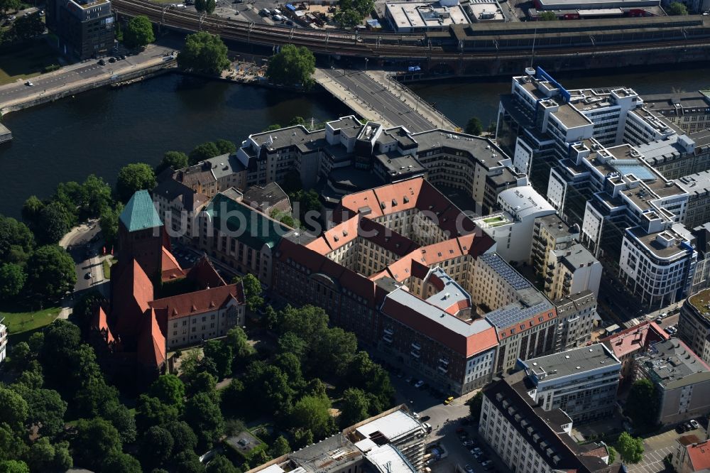 Berlin von oben - Museums- Gebäude- Ensemble Märkisches Museum Am Köllnischen Park in Berlin