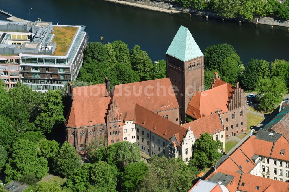 Luftbild Berlin - Museums- Gebäude- Ensemble Märkisches Museum Am Köllnischen Park im Ortsteil Mitte in Berlin, Deutschland