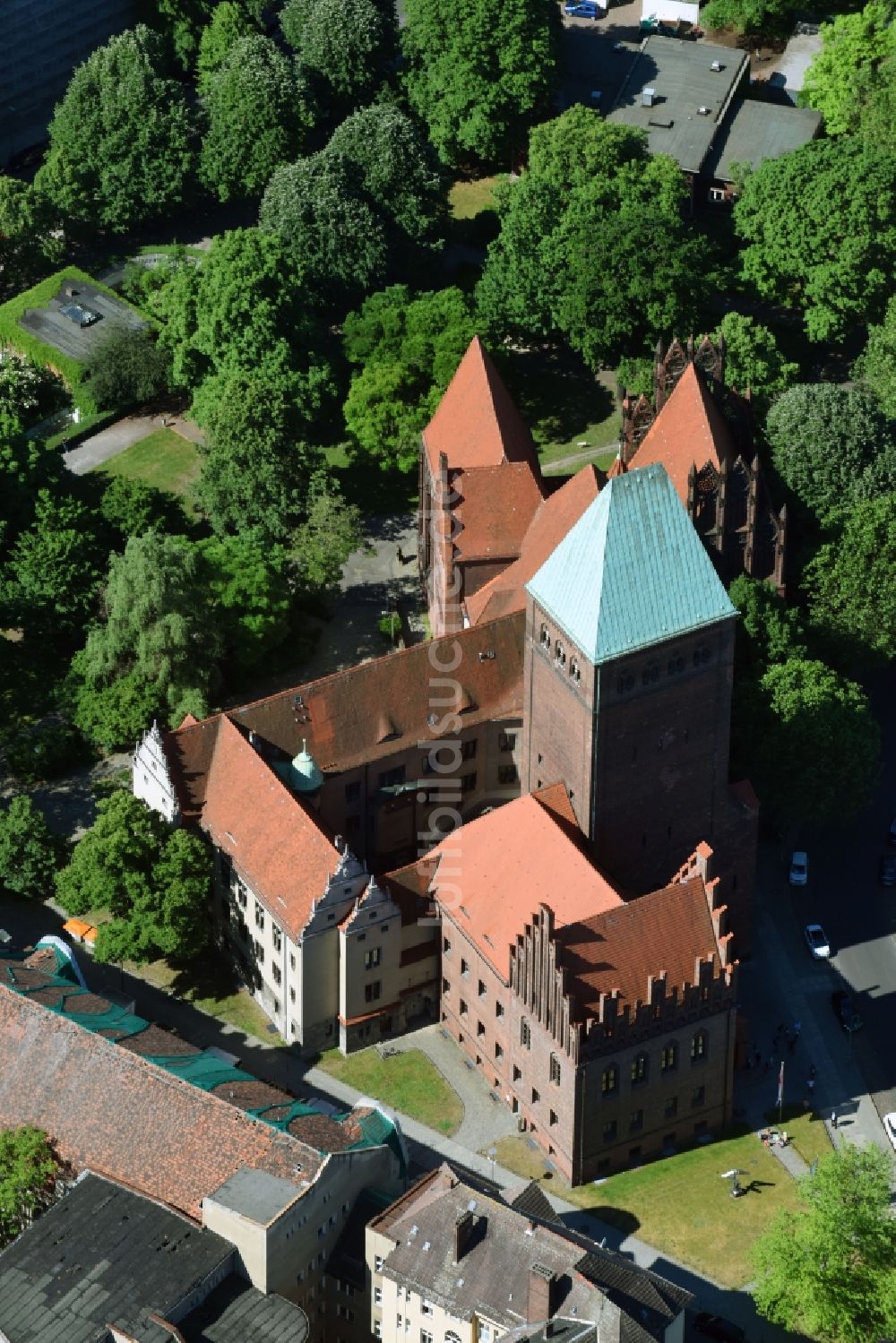 Berlin von oben - Museums- Gebäude- Ensemble Märkisches Museum Am Köllnischen Park im Ortsteil Mitte in Berlin, Deutschland