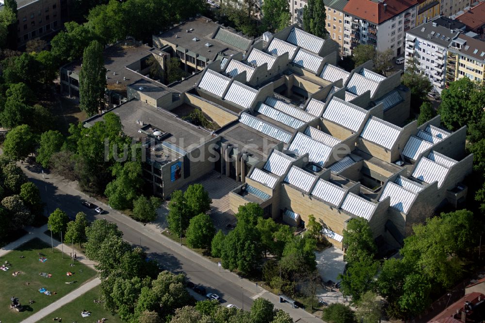 München aus der Vogelperspektive: Museums- Gebäude- Ensemble Neue Pinakothek an der Barer Straße im Ortsteil Maxvorstadt in München im Bundesland Bayern, Deutschland