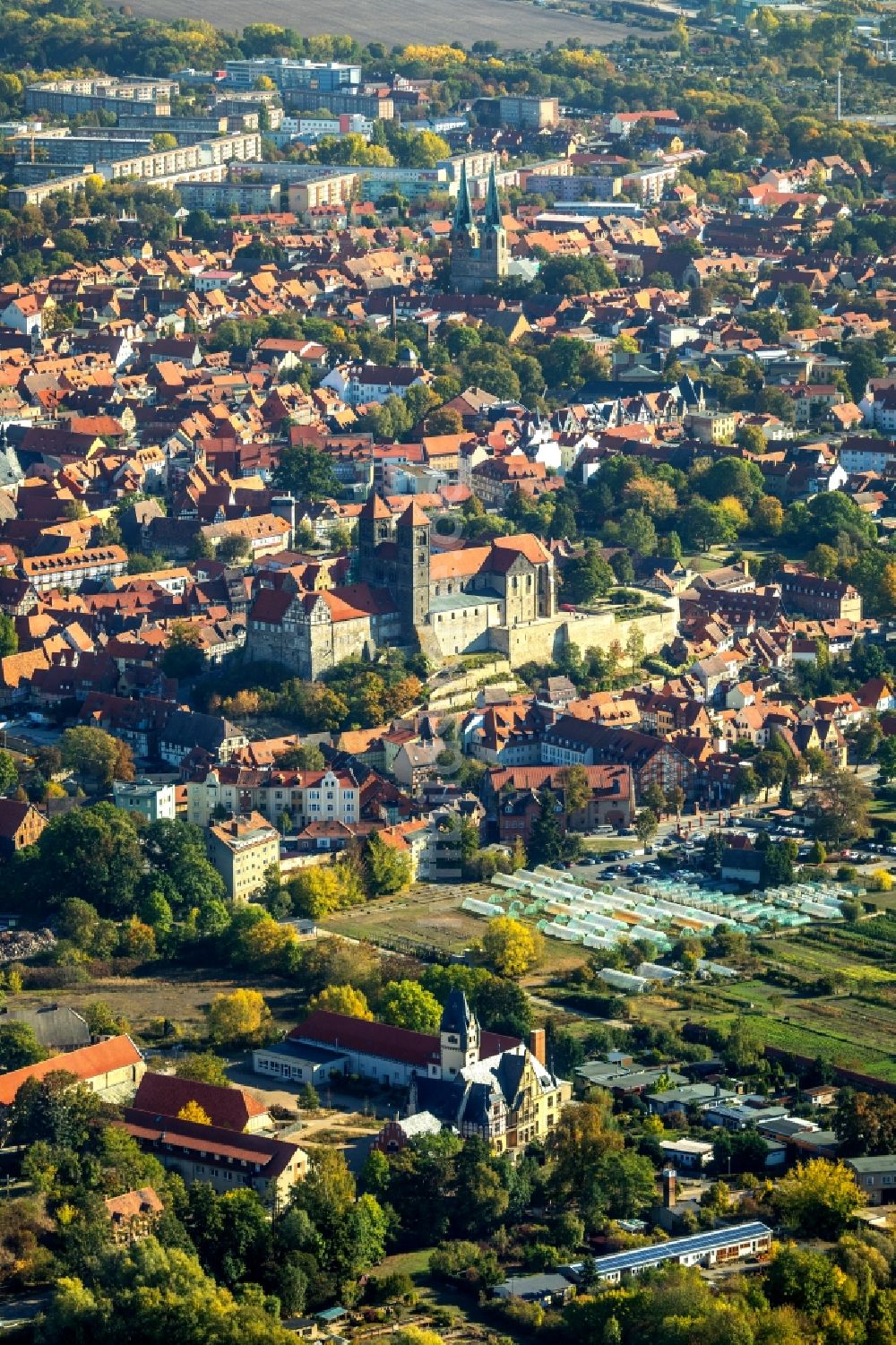 Luftaufnahme Quedlinburg - Museums- Gebäude- Ensemble Schloßmuseum Quedlinburg in Quedlinburg im Bundesland Sachsen-Anhalt, Deutschland