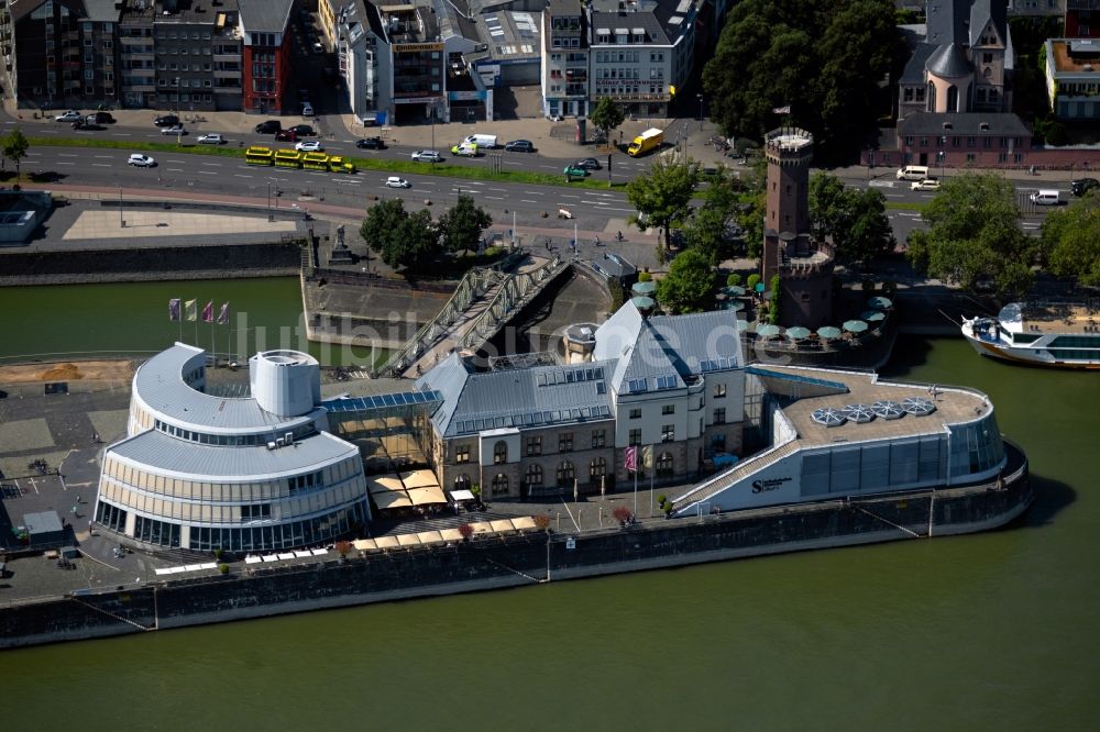 Köln von oben - Museums- Gebäude- Ensemble Schokoladenmuseum auf der Rheinauhalbinsel im Ortsteil Altstadt-Süd in Köln im Bundesland Nordrhein-Westfalen, Deutschland