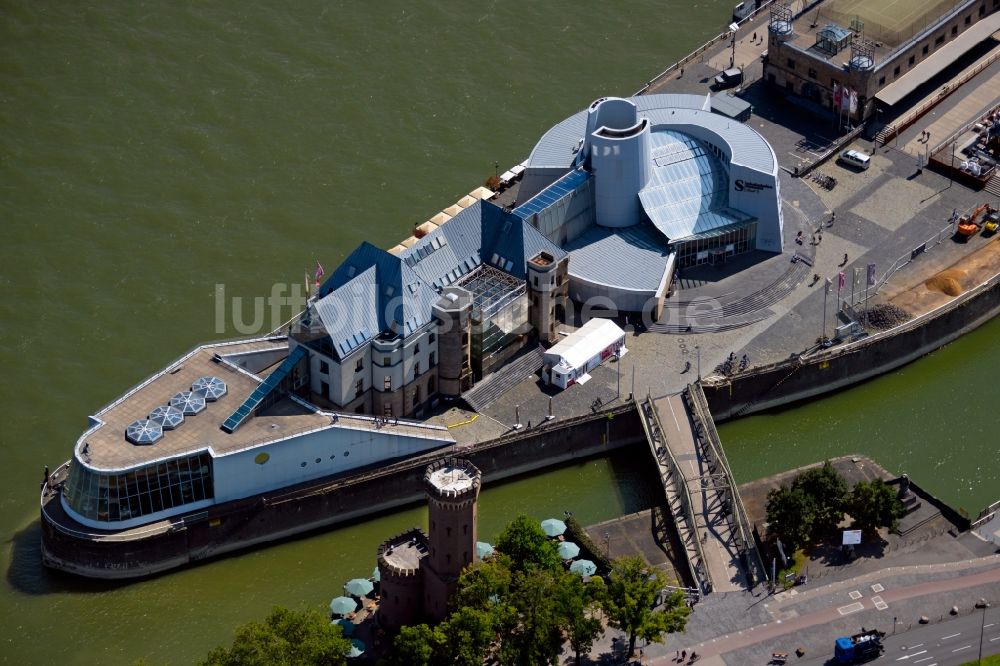 Köln von oben - Museums- Gebäude- Ensemble Schokoladenmuseum auf der Rheinauhalbinsel im Ortsteil Altstadt-Süd in Köln im Bundesland Nordrhein-Westfalen, Deutschland