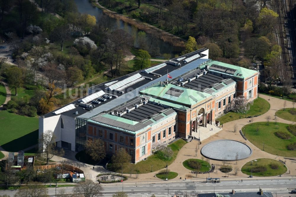 Kopenhagen aus der Vogelperspektive: Museums- Gebäude- Ensemble SMK – Statens Museum for Kunst Solvgade in Kopenhagen in Region Hovedstaden, Dänemark