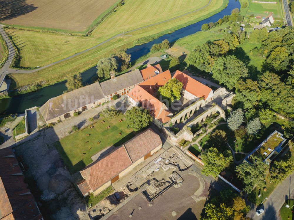 Kaiserpfalz aus der Vogelperspektive: Museums- Gebäude- Ensemble Stiftung Kloster und Kaiserpfalz Memleben in Kaiserpfalz im Bundesland Sachsen-Anhalt, Deutschland