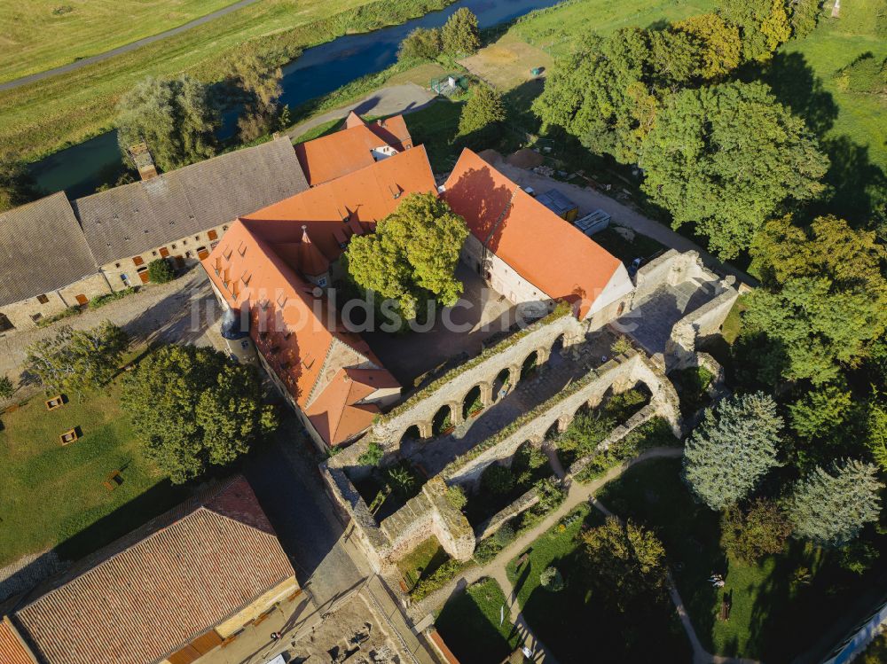 Kaiserpfalz aus der Vogelperspektive: Museums- Gebäude- Ensemble Stiftung Kloster und Kaiserpfalz Memleben in Kaiserpfalz im Bundesland Sachsen-Anhalt, Deutschland