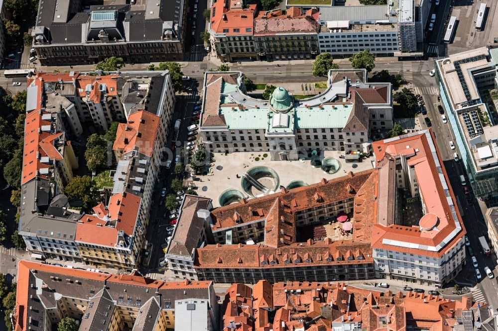 Graz von oben - Museums- Gebäude- Ensemble Universalmuseum Joanneum in Graz in Steiermark, Österreich