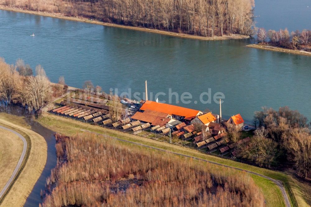 Germersheim von oben - Museums- Gebäude- Ensemble Ziegeleimuseum Sondernheim am Rheinufer in Germersheim im Bundesland Rheinland-Pfalz, Deutschland