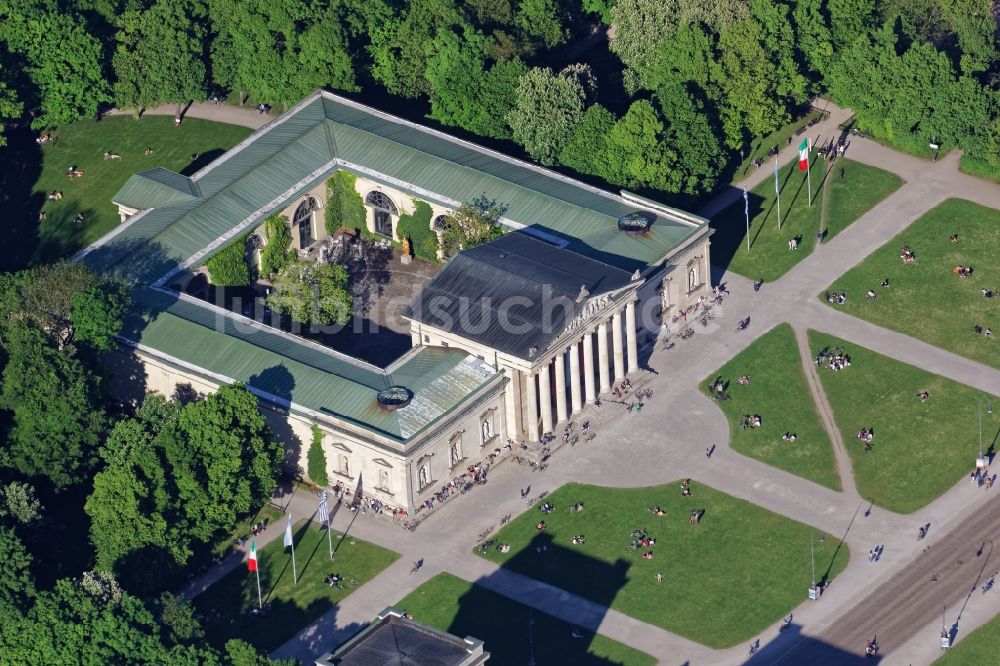 Luftaufnahme München - Museums- Gebäude- Glyptothek am Königsplatz in München im Bundesland Bayern, Deutschland