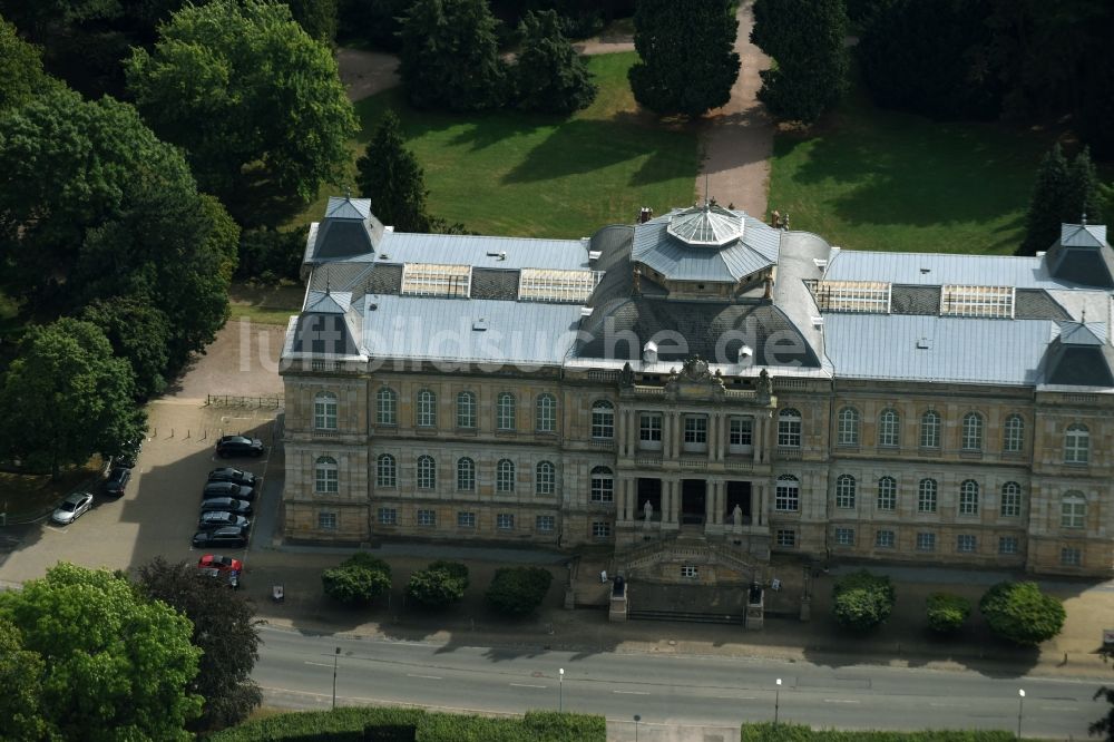 Gotha von oben - Museums- Gebäude Herzogliches Museum im Schlosspark im Stadtzentrum von Gotha im Bundesland Thüringen