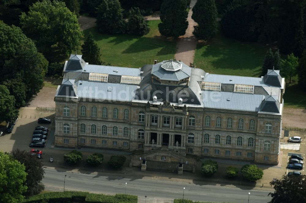 Gotha aus der Vogelperspektive: Museums- Gebäude Herzogliches Museum im Schlosspark im Stadtzentrum von Gotha im Bundesland Thüringen