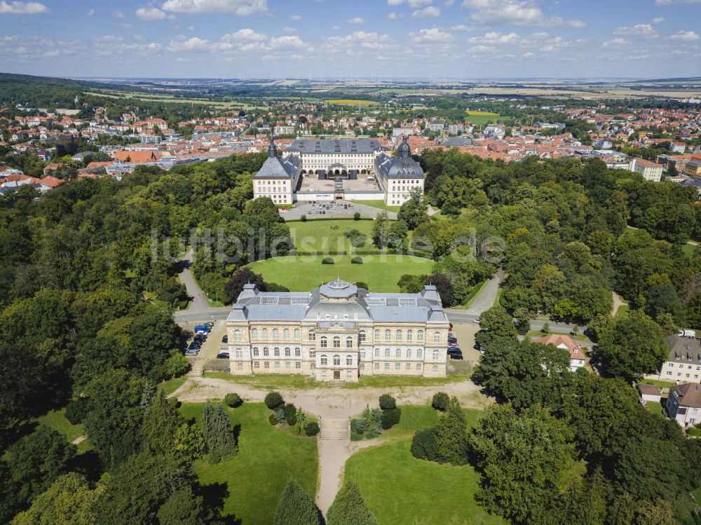 Gotha von oben - Museums- Gebäude Herzogliches Museum im Schlosspark im Stadtzentrum von Gotha im Bundesland Thüringen