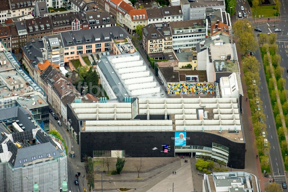 Düsseldorf aus der Vogelperspektive: Museums- Gebäude und Kunsthaus K20 mit der Kunstsammlung Nordrhein-Westfalen am Grabbeplatz in Düsseldorf im Bundesland Nordrhein-Westfalen