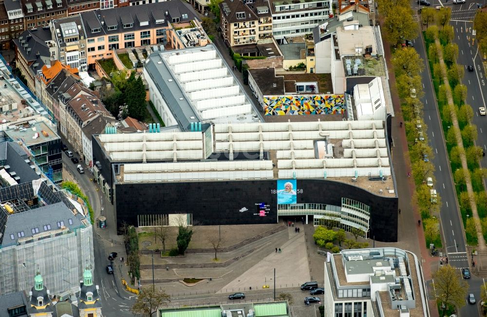 Luftbild Düsseldorf - Museums- Gebäude und Kunsthaus K20 mit der Kunstsammlung Nordrhein-Westfalen am Grabbeplatz in Düsseldorf im Bundesland Nordrhein-Westfalen