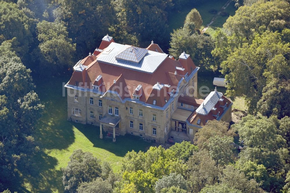 Luftaufnahme Sarvar - Museums- Gebäude- Schloss Hatvani-Deutsch Kastély in Sarvar in Vas, Ungarn