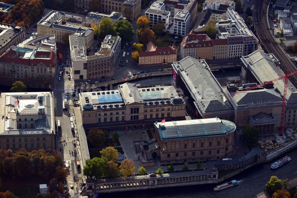 Berlin aus der Vogelperspektive: Museumsinsel mit Altes Museum, Neues Museum, Alte Nationalgalerie und Pergamonmuseum in Berlin - Mitte