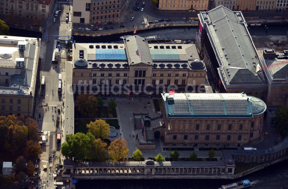 Luftaufnahme Berlin - Museumsinsel mit Altes Museum, Neues Museum, Alte Nationalgalerie und Pergamonmuseum in Berlin - Mitte