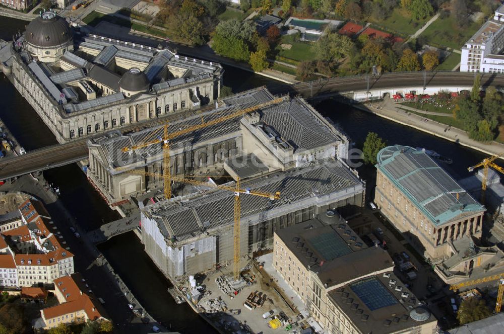 Luftaufnahme Berlin - Museumsinsel in der Spree in Berlin Mitte