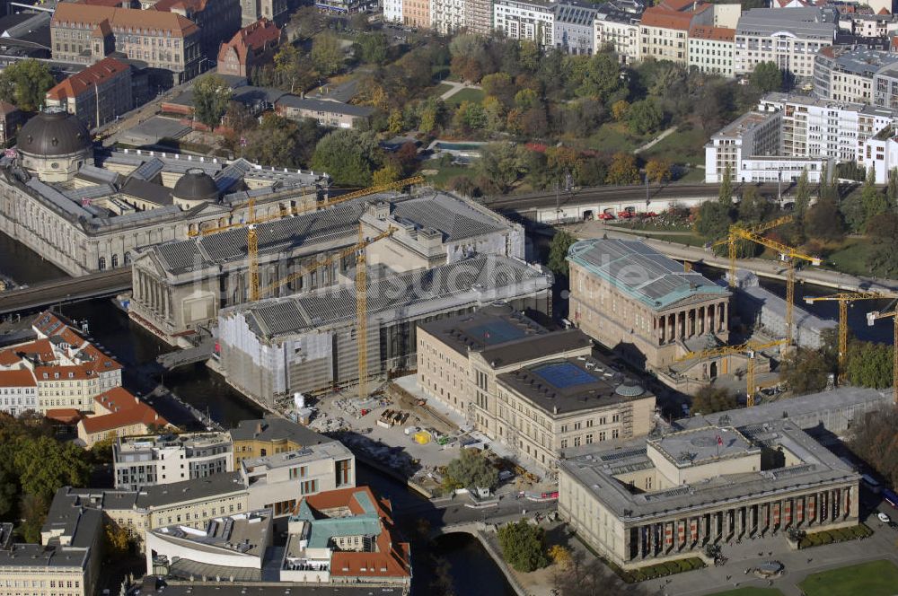 Berlin von oben - Museumsinsel in der Spree in Berlin Mitte